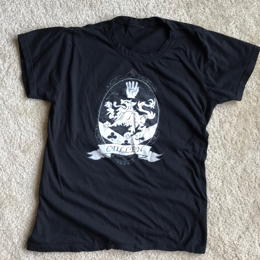 Small, Hot Topic, Twilight tee.